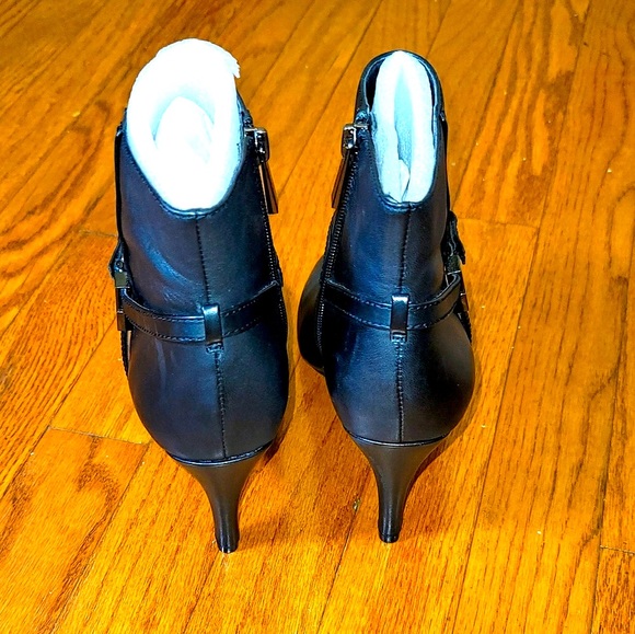 Vince Camuto | Vanya Ankle Boots - Picture 4 of 10